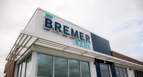 Concealed support sunshades Bremer Bank